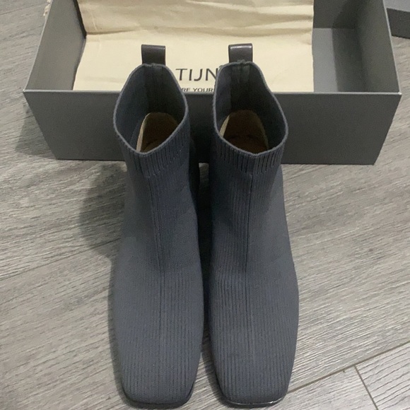 Boots - Picture 3 of 3